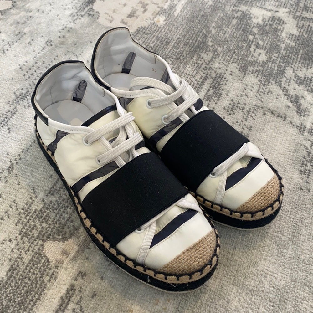 Brand New Moncler sneakers Size 37